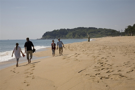 Bãi biển ở tỉnh Gangwon (Hàn Quốc). 
